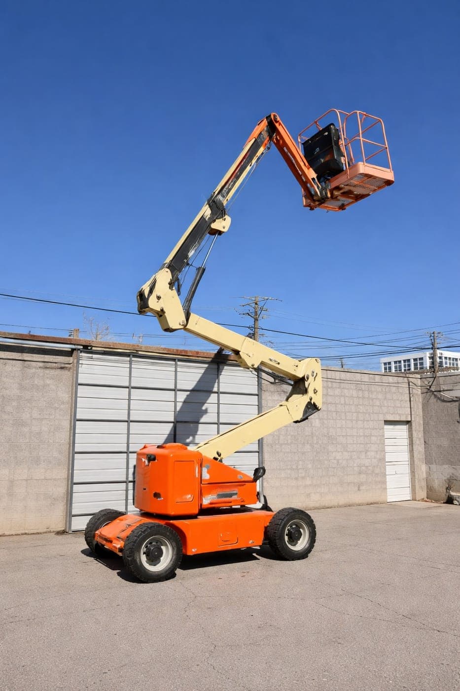 JLG E450AJ de Grúas VP en obra