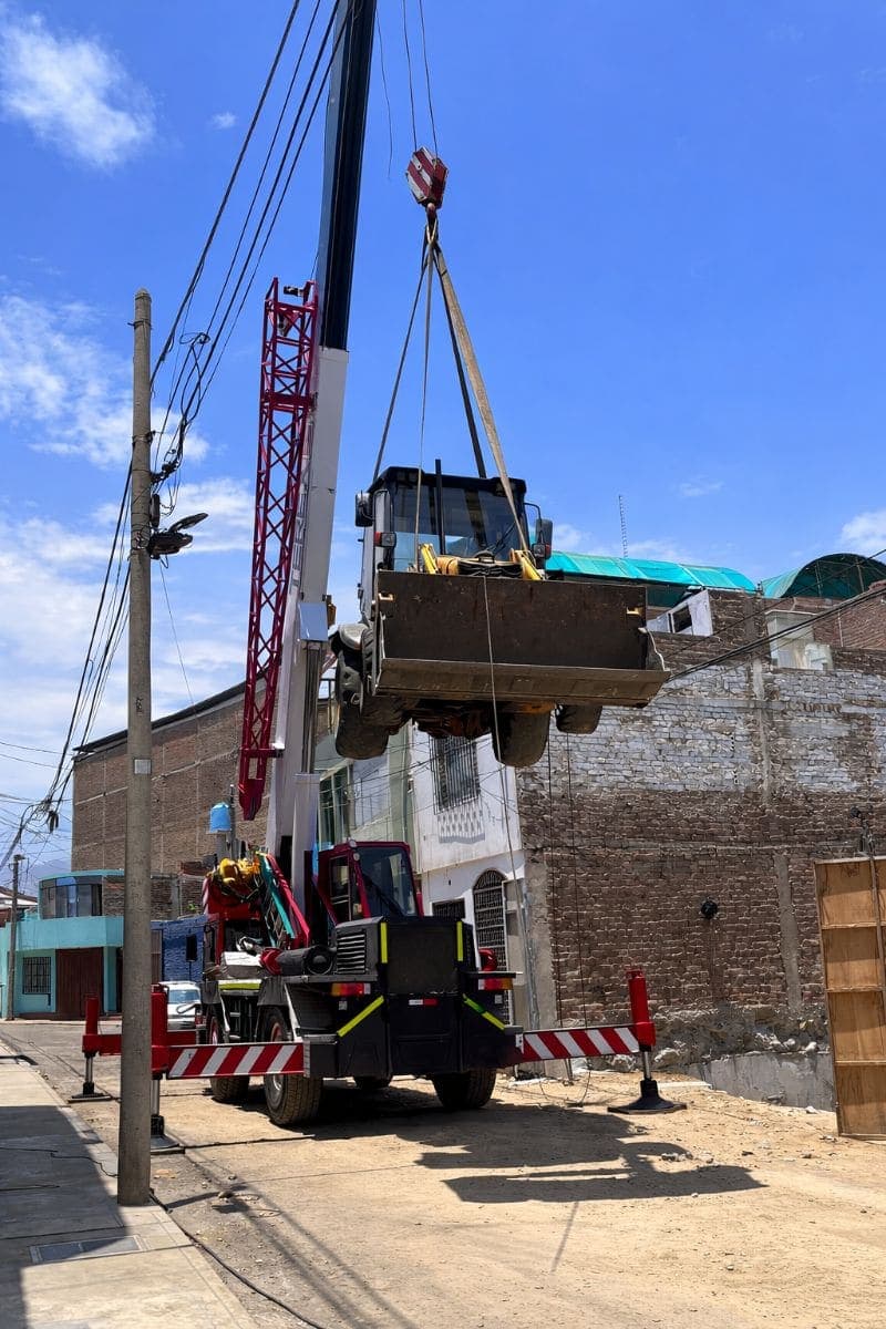 Izaje de una miniexcavadora